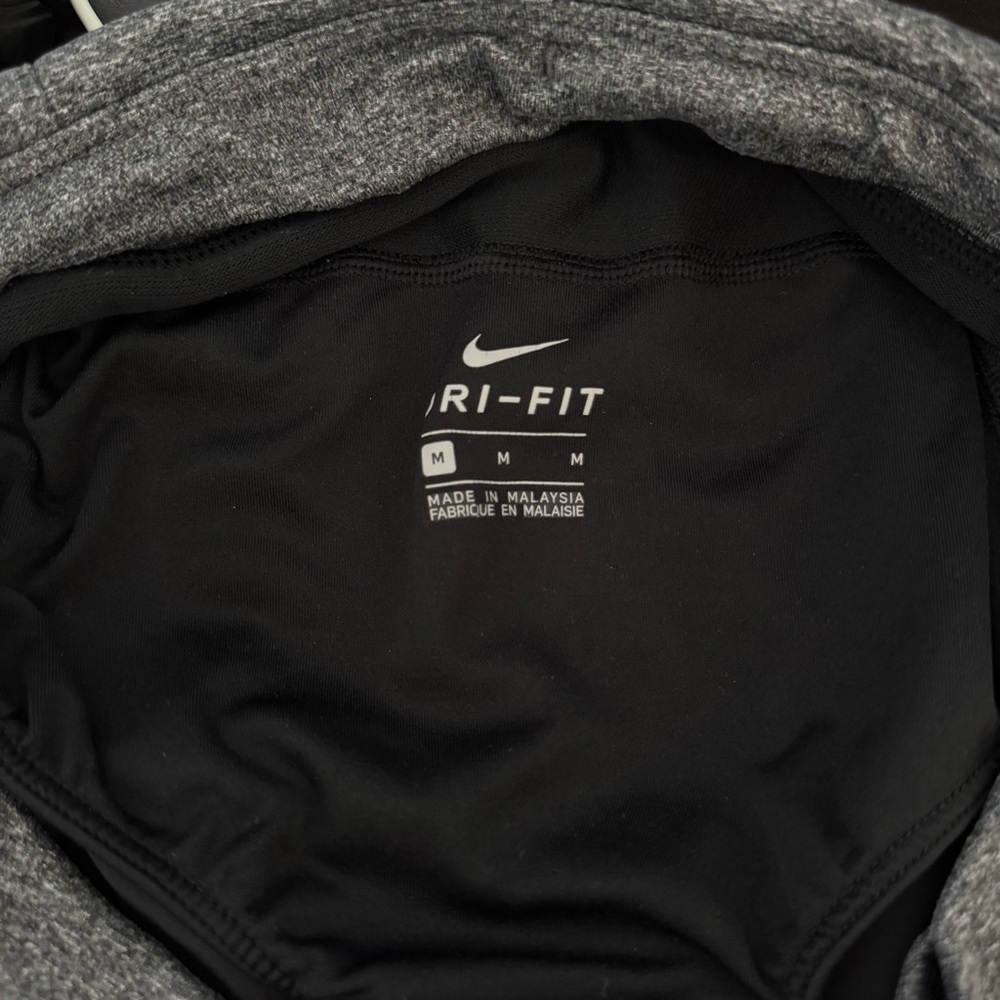 Women’s Nike Black and Gray Athletic Shorts Lightweight Design - Picture 4 of 4
